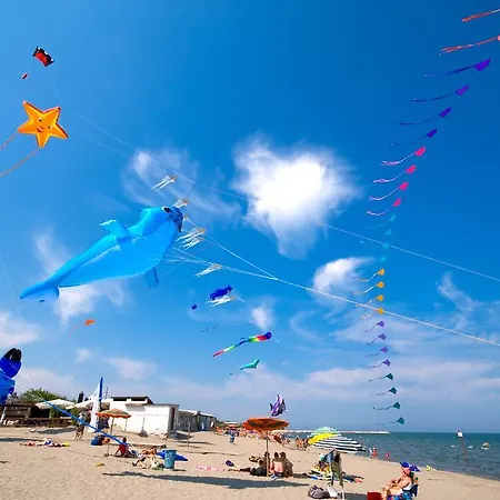 Happy Camp Mobile Homes In Camping Village Rosapineta 2* Rosolina Mare