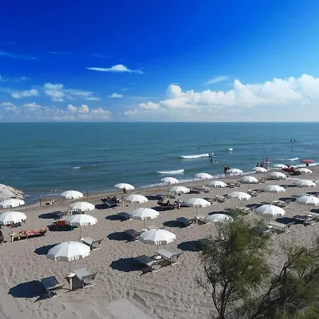 Happy Camp Mobile Homes In Camping Village Rosapineta Campsite 2*